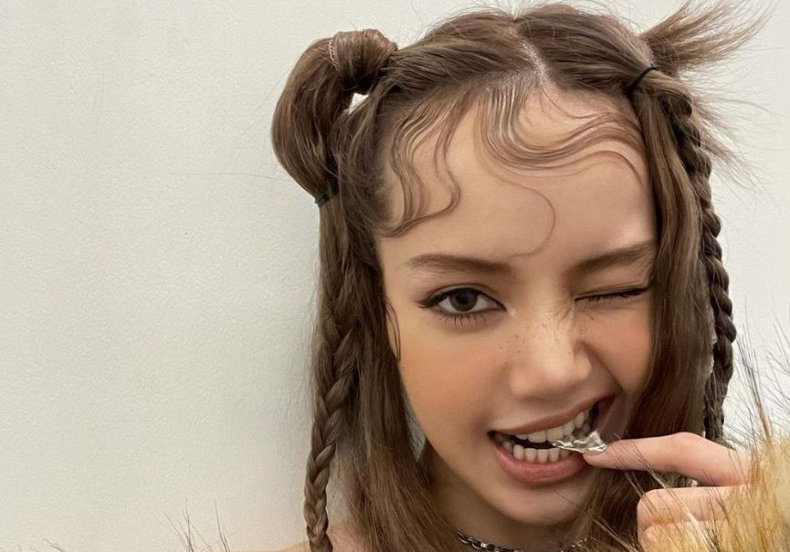 Лиса (Blackpink) открыла лоб, но кто получил за это 10 миллиардов? 