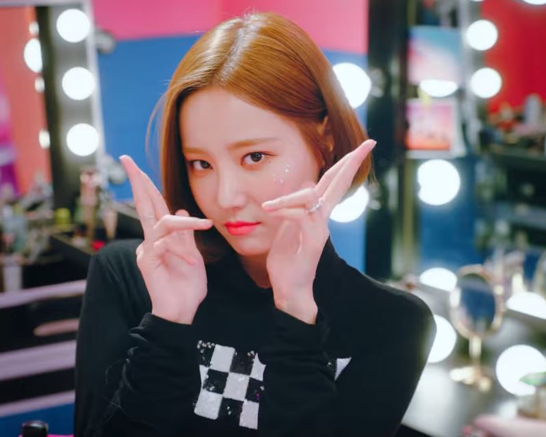 MOMOLAND вернулись с намеками 
