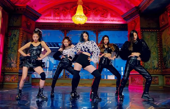 ITZY любят себя и не изменяют своему стилю
